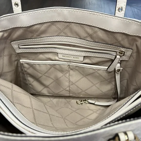 Michael Kors Voyager East West Signature Tote Off White - Used - Picture 9 of 12